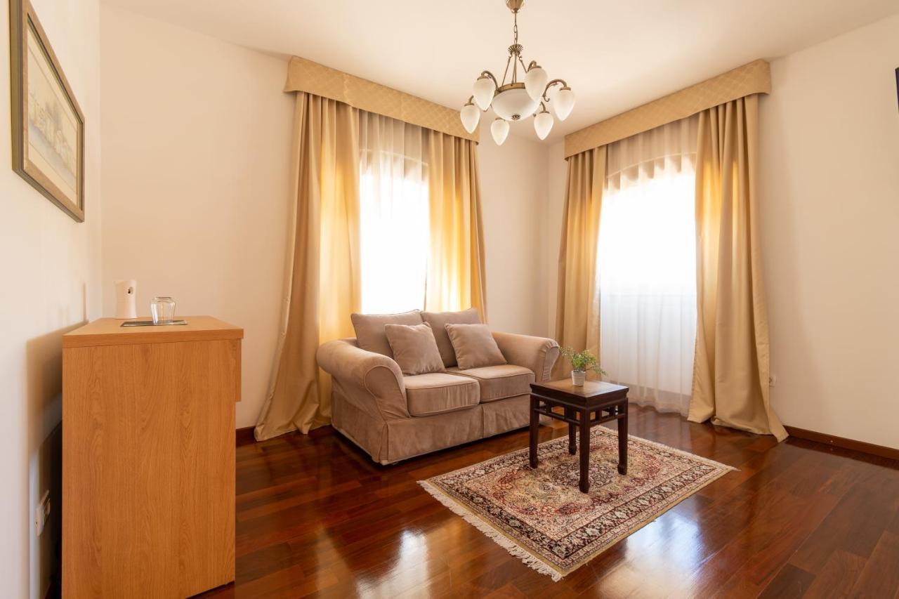 Heritage Apolon Bed & Breakfast 4*